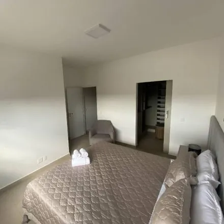 Buy this 4 bed apartment on Rua Tapuirama in Osvaldo Rezende, Uberlândia - MG
