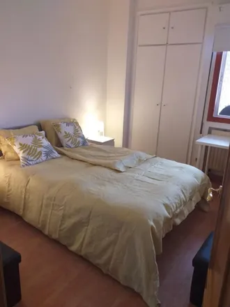Rent this 2 bed room on Avenida de Manoteras in 30, 28050 Madrid