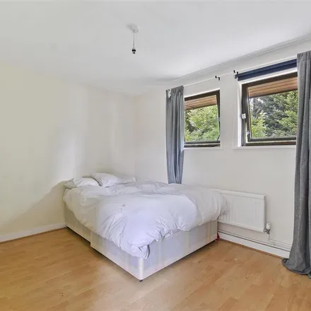 Rent this 4 bed townhouse on 71 Brondesbury Park in Brondesbury Park, London