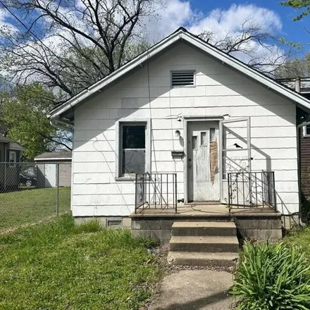 Buy this 3 bed house on 510 West Arch Street in Nevada, MO 64772