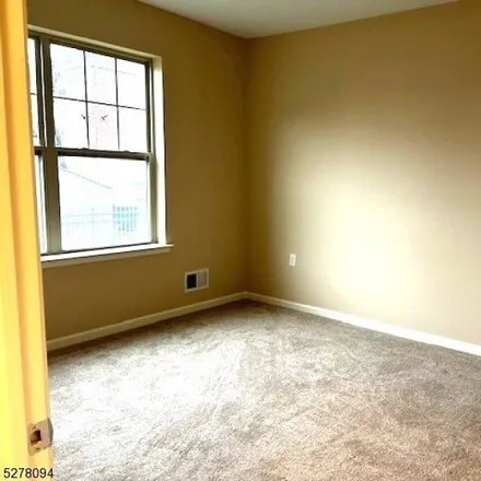 Image 7 - 92 Burnett Avenue, Newark Heights, Maplewood, NJ 07040, USA - Apartment for rent