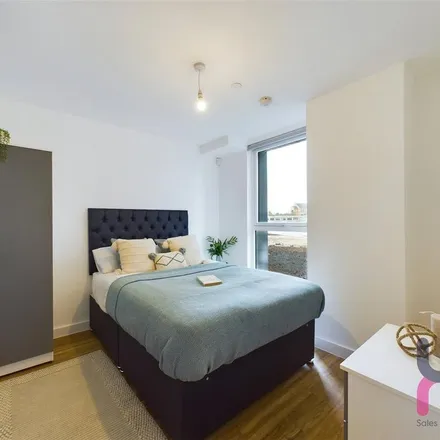 Image 5 - Pomona Strand, Gorse Hill, M16 0YD, United Kingdom - Apartment for rent