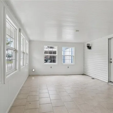 Image 4 - 211 North Roadway Street, New Orleans, LA 70124, USA - House for sale