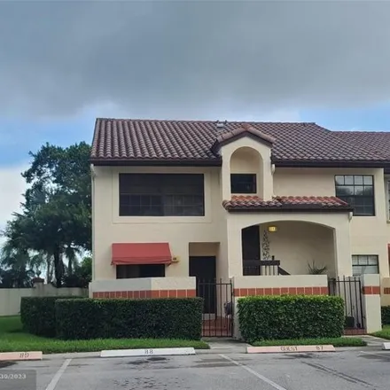 Buy this 3 bed condo on 261 Freedom Court in Lakeview, Deerfield Beach