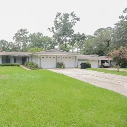 Rent this 3 bed house on 255 Villas Court South in Tallahassee, FL 32303