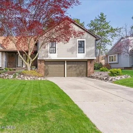 Image 1 - 13251 White Pine Drive, DeWitt Charter Township, MI 48820, USA - House for sale
