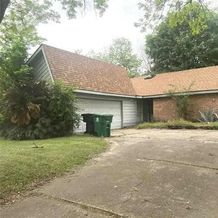 Buy this 3 bed house on 3906 Sardis Lane in Houston, TX 77088