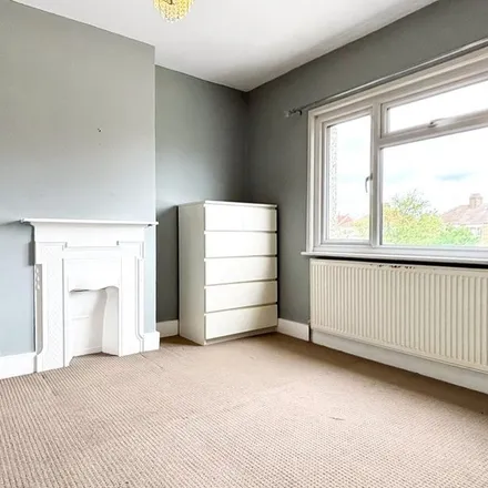 Rent this 3 bed apartment on Sutcliffe Road in Crook Log, London