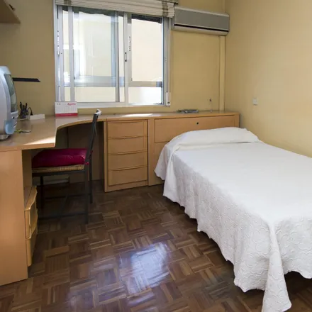 Rent this 4 bed room on Madrid in Cuatro Líneas Tattoo, Calle Capitán de Oro