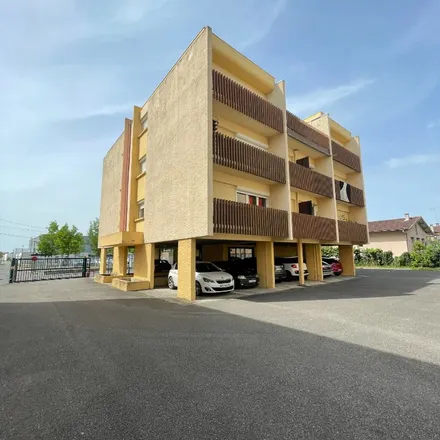 Rent this 1 bed apartment on 17 Avenue Léon Gambetta in 82000 Montauban, France