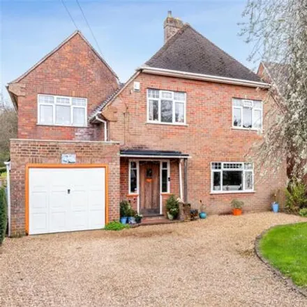 Buy this 5 bed house on St. Leonard's Road in Chesham, HP6 6DS