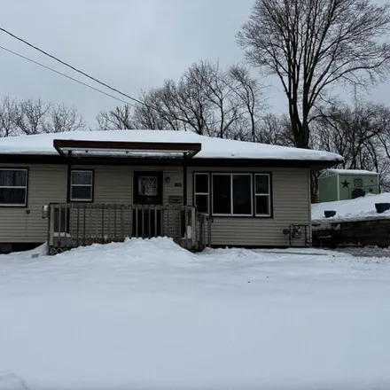 Buy this 3 bed house on 1263 East 5th Street in Muscatine, IA 52761