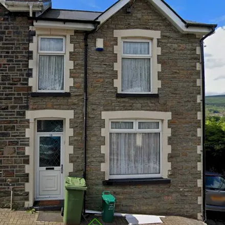 Rent this 4 bed apartment on The Triangle in Mountain Ash, CF45 4BA