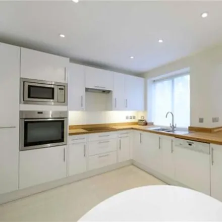 Image 3 - Two Avenue Road, 2 Avenue Road, Primrose Hill, London, NW8 7RB, United Kingdom - Room for rent