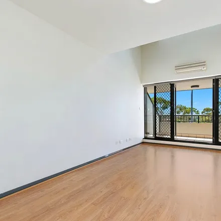 Rent this 1 bed apartment on Springwell Cafe Restaurant in Sailors Bay Road, Northbridge NSW 2063