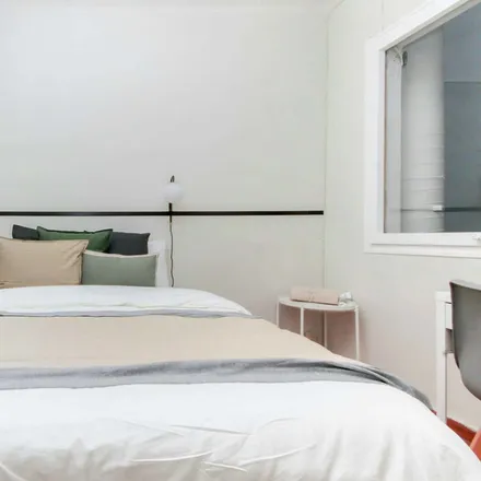 Rent this 6 bed room on Carrer de Ganduxer in 32, 08001 Barcelona
