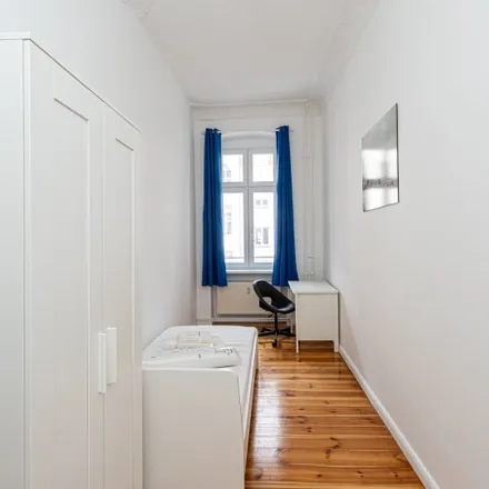 Rent this 3 bed room on Ibsenstraße 54 in 10439 Berlin, Germany
