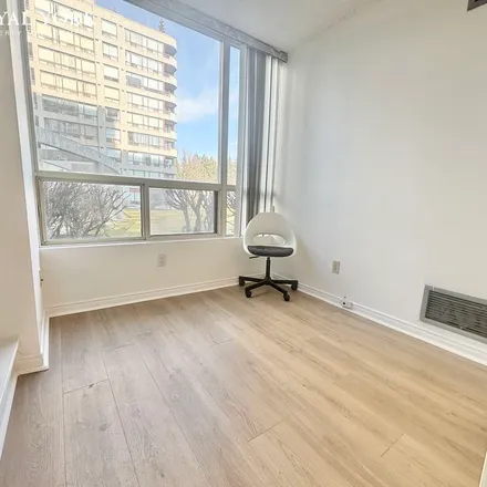 Image 4 - Place Noveau Two, 5765 Yonge Street, Toronto, ON M2M 4H9, Canada - Apartment for rent