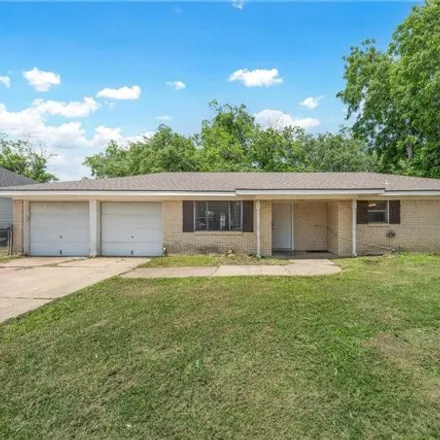 Buy this 3 bed house on 185 Darden Drive in Robinson, McLennan County
