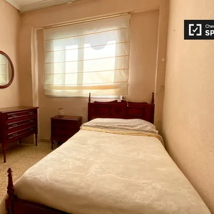 Rent this 3 bed room on Carrer de Berni i Català in 46019 Valencia, Spain