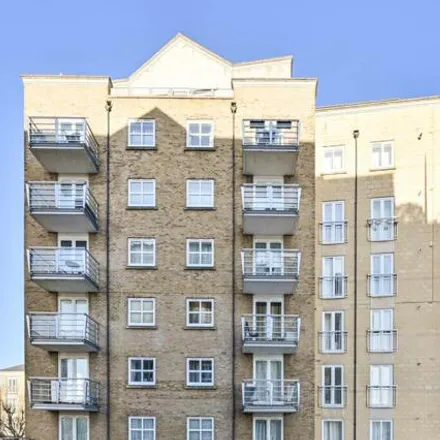 Image 4 - 4 Millennium Drive, Cubitt Town, London, E14 3GD, United Kingdom - Apartment for sale