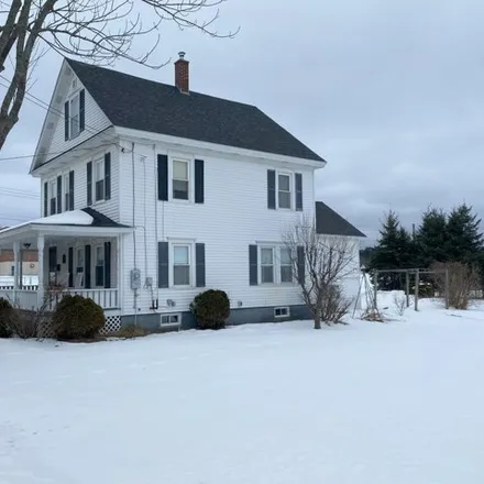 Image 5 - 31 School Street, Lincoln, Lincoln, ME 04457, USA - House for sale