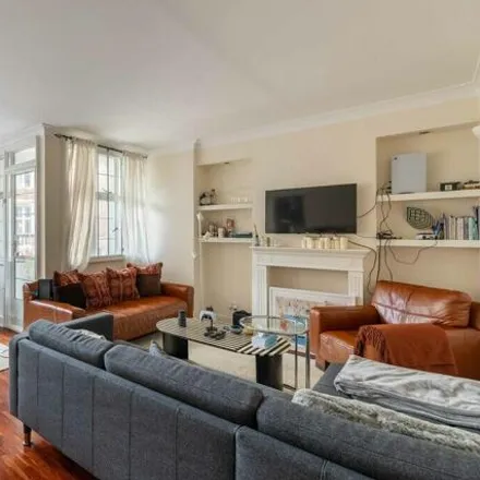 Rent this 1 bed room on 63 Drayton Gardens in London, SW10 9RF