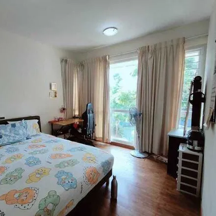 Rent this 1 bed room on 24 Simei Rise in Savannah Condopark, Singapore 528811