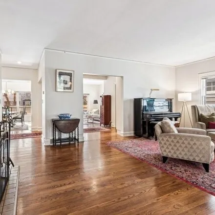 Image 4 - 2724 Simpson Street, Evanston, IL 60201, USA - House for sale