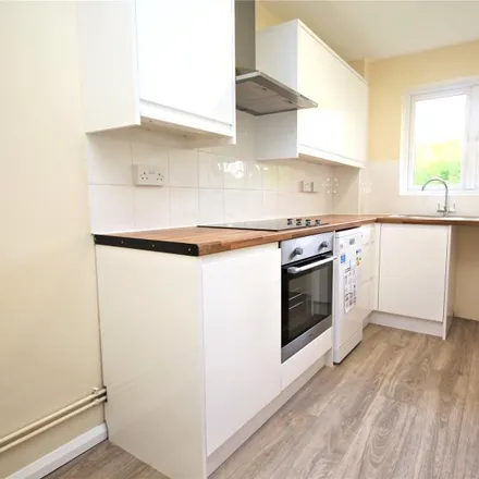 Image 2 - Eastmead, Marston Road, Horsell, GU21 3BQ, United Kingdom - Apartment for rent