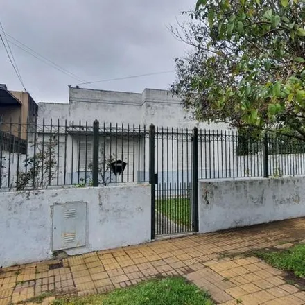 Buy this 2 bed house on Mendoza 2252 in 1822 Lanús Oeste, Argentina