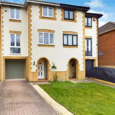 Buy this 3 bed townhouse on Coltsfoot Close in Burghfield Common, RG7 3JT