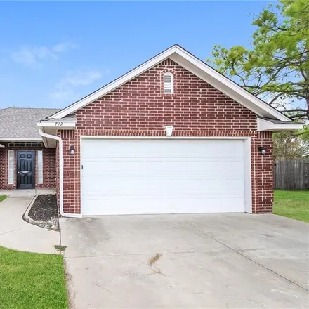 Rent this 3 bed house on 923 Northwest 6th Street in Moore, OK 73160