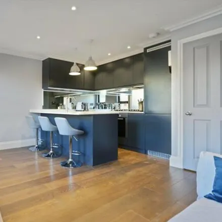 Image 5 - 4 Cambridge Road, London, W7 3PA, United Kingdom - Apartment for sale