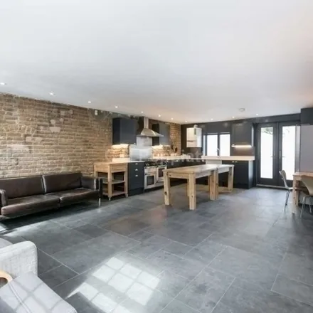 Image 4 - 3 Hanley Road, London, N4 3DS, United Kingdom - Apartment for rent