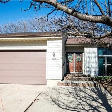 Buy this 3 bed duplex on 2304-2306 Linda Circle in Urbandale, IA 50322