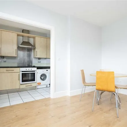 Image 5 - 2 Artichoke Hill, St. George in the East, London, E1W 2BG, United Kingdom - Apartment for rent
