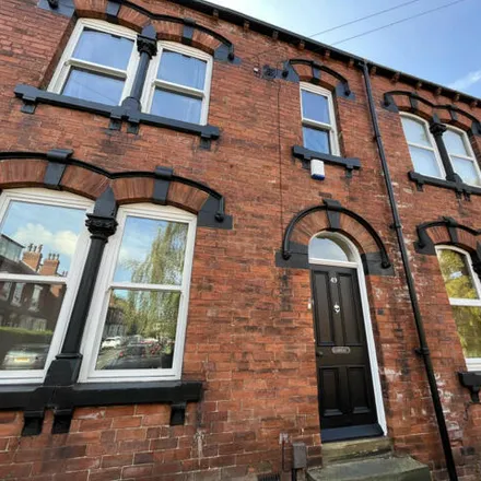 Rent this 6 bed townhouse on 25-43 St. Michael's Road in Leeds, LS6 3AW
