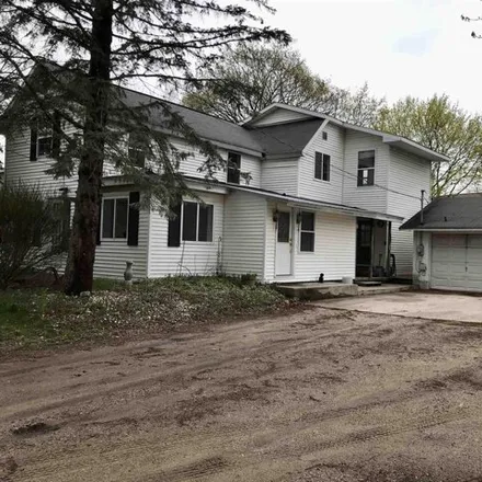 Buy this 5 bed house on 1532 West Broadway Street in Mount Pleasant, MI 48858