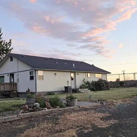 Buy this 3 bed house on West Hess Road in Benton County, WA