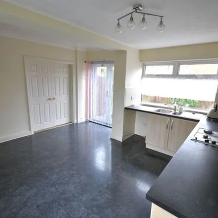 Rent this 3 bed duplex on Glamis Road in Doncaster, DN2 5HX
