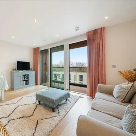Image 3 - Centre 500, Chiswick High Road, London, W4 5DB, United Kingdom - Apartment for sale
