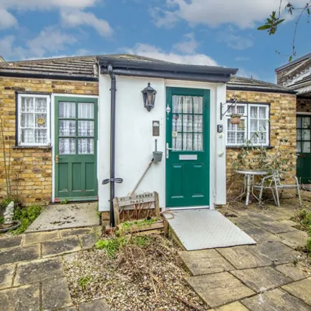 Buy this 1 bed house on Cambridge Road in Southend-on-Sea, SS1 1ET