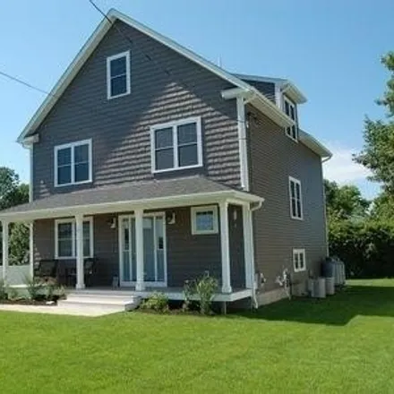 Rent this 4 bed house on 54 Seascape Avenue in Middletown, RI 02842
