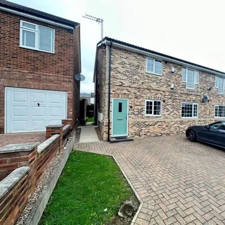 Rent this 2 bed room on 5;6 Ashwood Court in Altofts, WF6 1WQ
