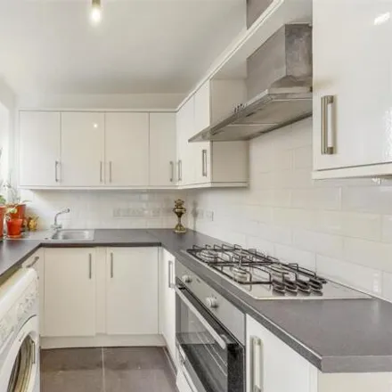Image 4 - Inman Road, London, NW10 8QH, United Kingdom - Apartment for sale
