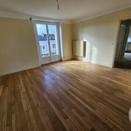 Rent this 3 bed apartment on 45 bis Avenue John Kennedy in 36000 Châteauroux, France