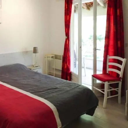 Rent this 4 bed house on Vaison-la-Romaine in Rue Jean Jaurès, 84110 Vaison-la-Romaine