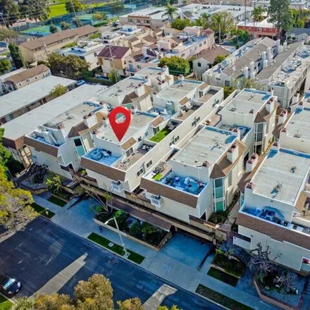 Image 3 - 1737 Stoner Avenue, Los Angeles, CA 90025, USA - Townhouse for sale