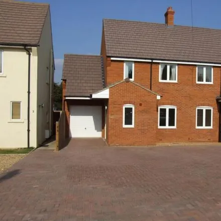 Buy this 3 bed duplex on Crackle Hill Road in Meppershall, SG17 5LS